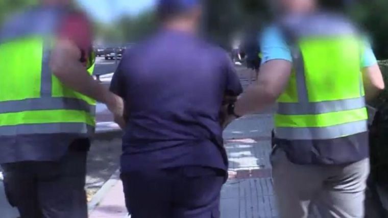 21 detenidos por la entrada clandestina en España de alrededor de 1.000 migrantes