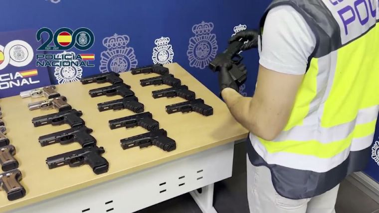 Interceptado un vehículo que transportaba a Burdeos 35 pistolas y munición