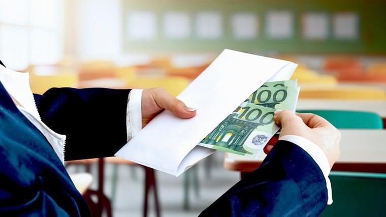 La fiscalía europea desmantela una red de sobornos en escuelas búlgaras